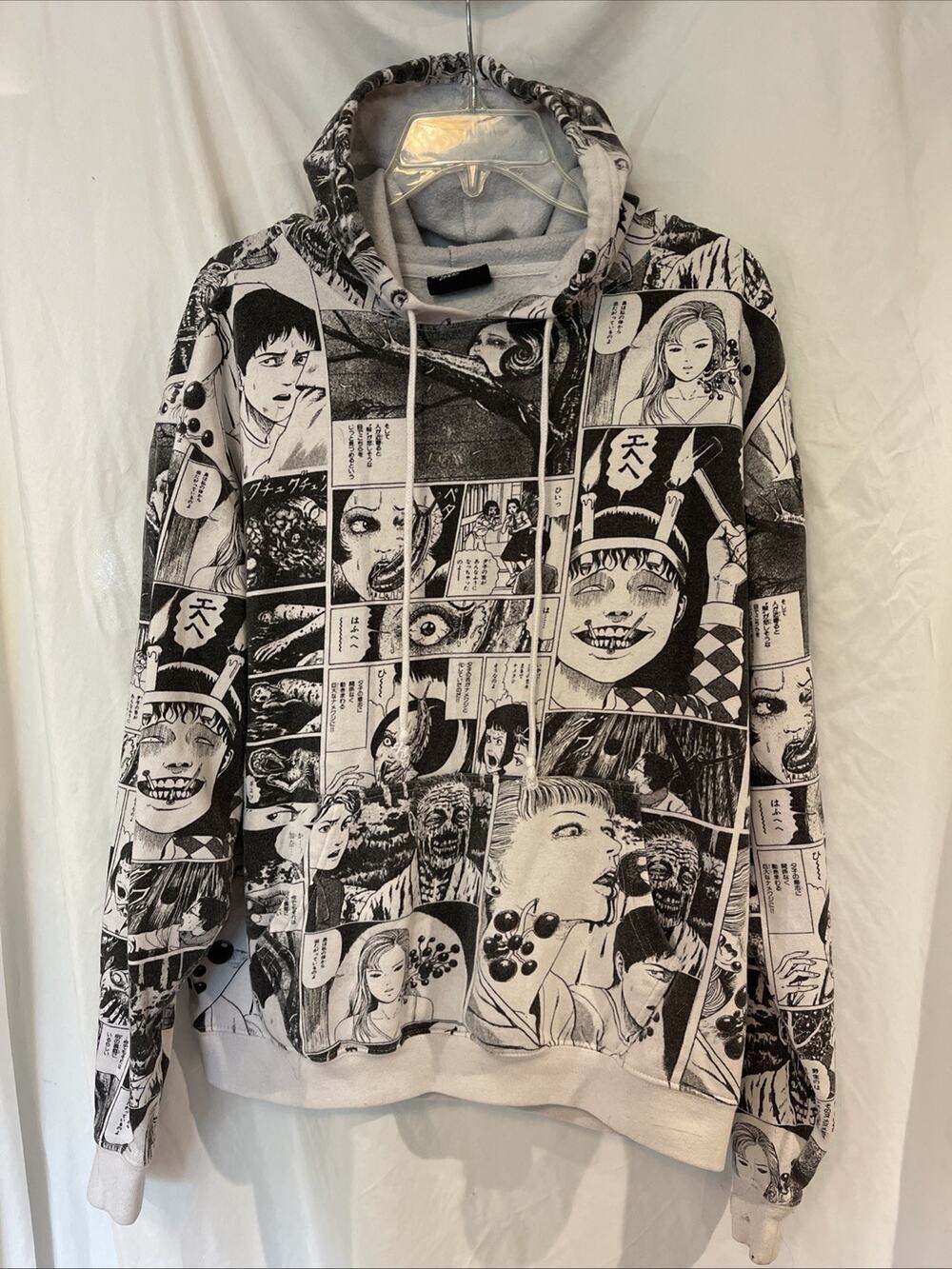 Junji Ito Art CRUNCHY ROLL Japanese Horror Manga ANIME Print Hoodie Size M
